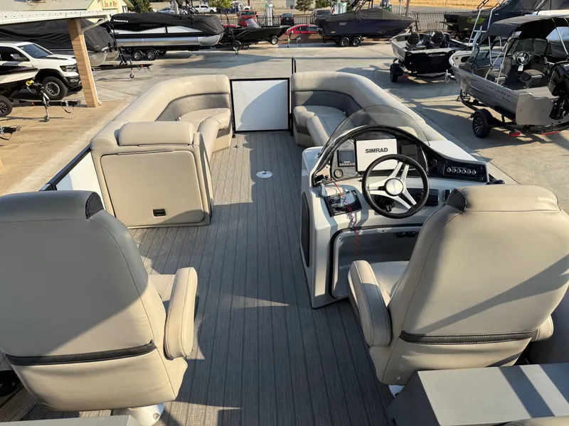Slide: The Image of Bentley Pontoons Elite 253 Admiral w/ 300HP Suzuki! 2019 - 13