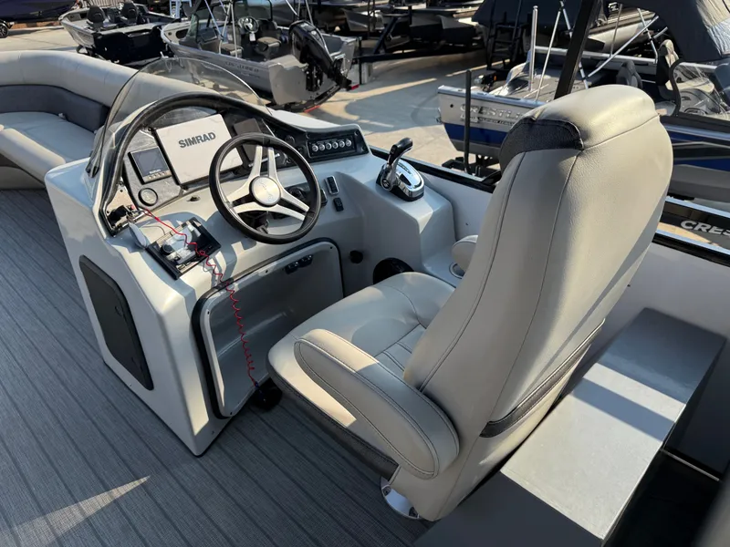 Slide: The Image of Bentley Pontoons Elite 253 Admiral w/ 300HP Suzuki! 2019 - 14