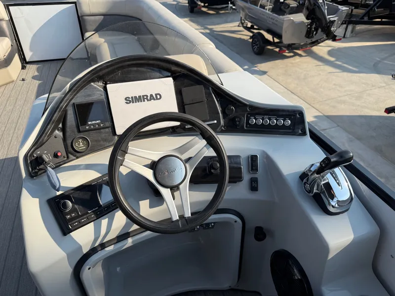 Slide: The Image of Bentley Pontoons Elite 253 Admiral w/ 300HP Suzuki! 2019 - 15