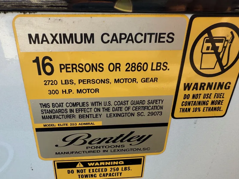 Slide: The Image of Bentley Pontoons Elite 253 Admiral w/ 300HP Suzuki! 2019 - 16