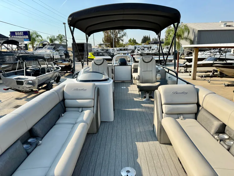 Slide: The Image of Bentley Pontoons Elite 253 Admiral w/ 300HP Suzuki! 2019 - 5
