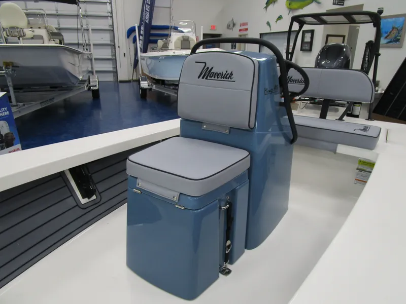 Slide: The Image of Maverick 17 HPX-S 2026 - 7