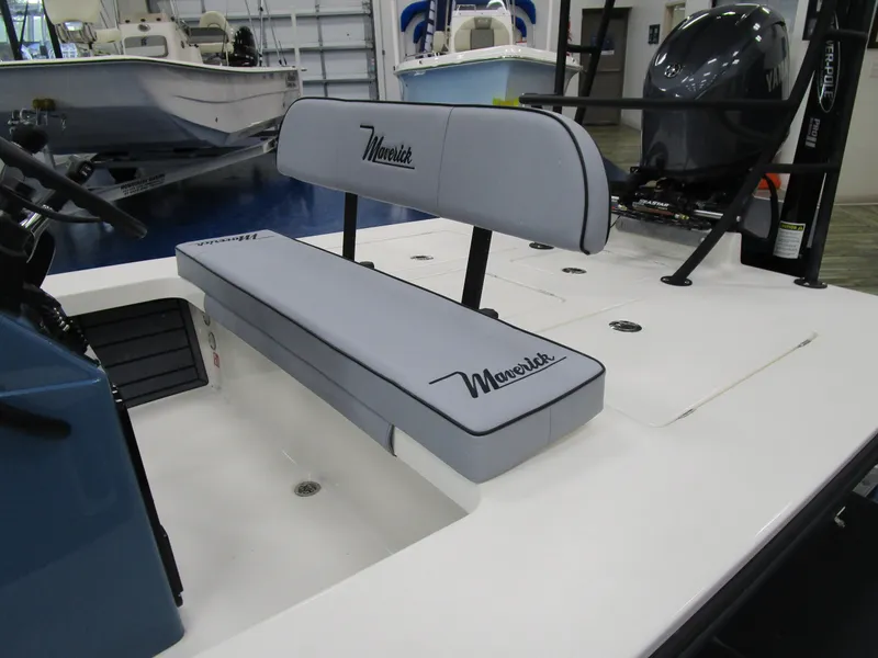 Slide: The Image of Maverick 17 HPX-S 2026 - 9