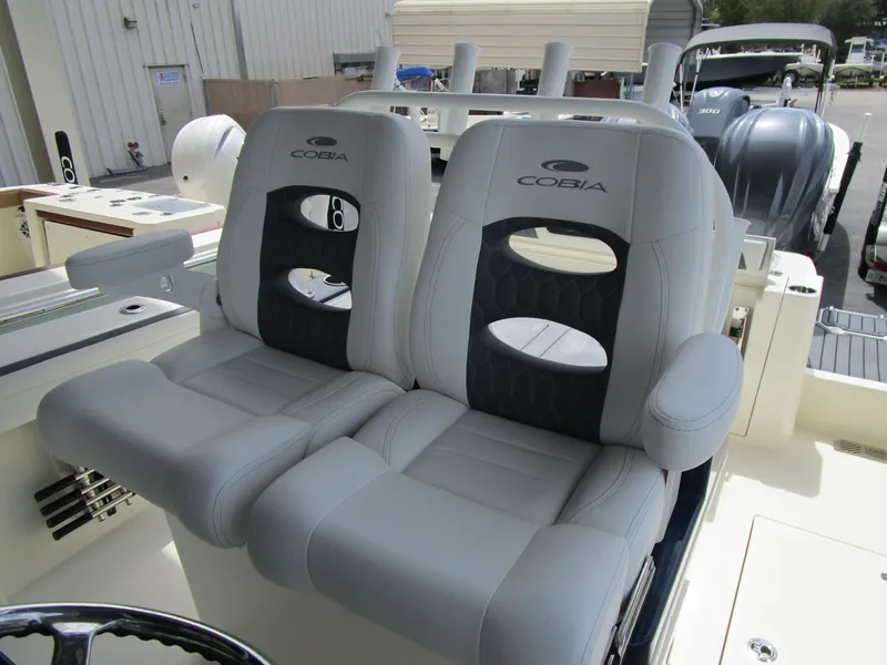 Slide: The Image of Cobia 285CC 2026 - 10