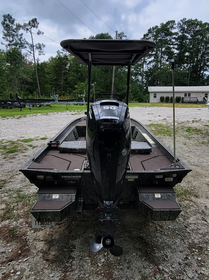 Slide: The Image of Tracker 1860 CC 2025 - 3