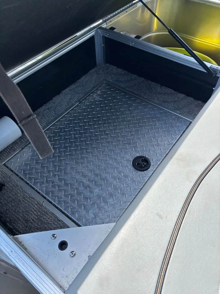 Slide: The Image of South Bay 900 Series 922CRTT-EXP 2008 - 4