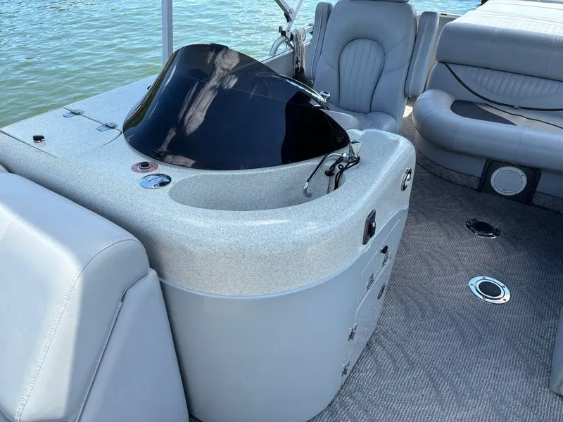 Slide: The Image of South Bay 900 Series 922CRTT-EXP 2008 - 8