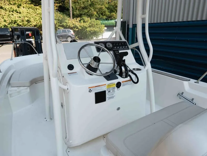 Slide: The Image of Boston Whaler 190 Montauk 2023 - 10