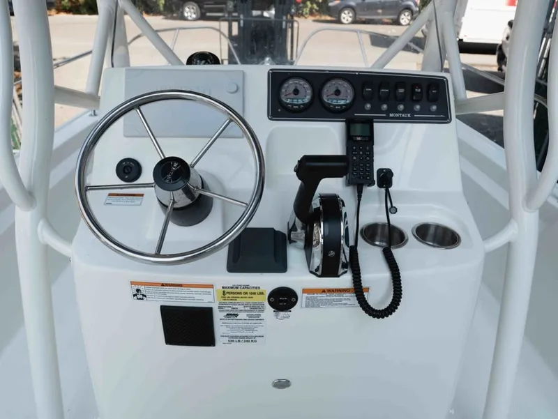 Slide: The Image of Boston Whaler 190 Montauk 2023 - 11