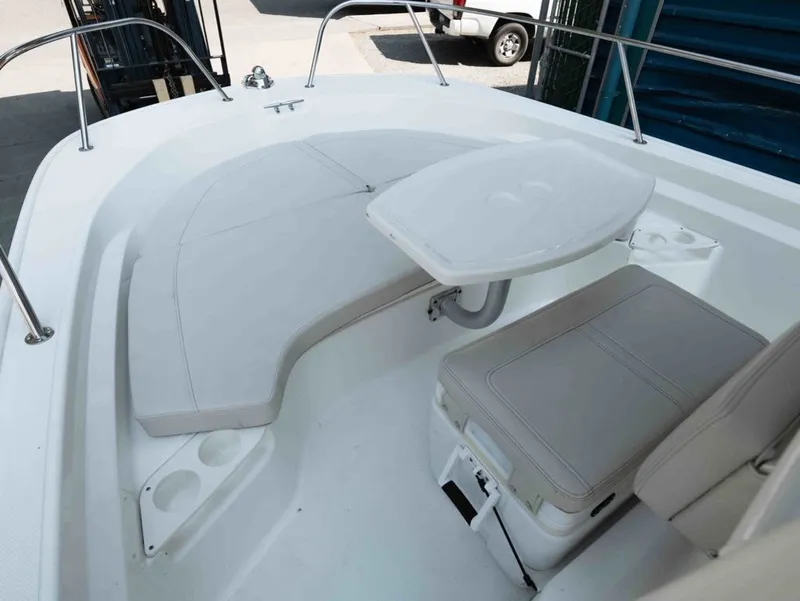 Slide: The Image of Boston Whaler 190 Montauk 2023 - 12
