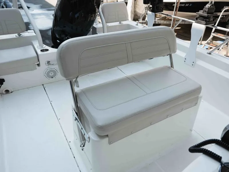 Slide: The Image of Boston Whaler 190 Montauk 2023 - 14