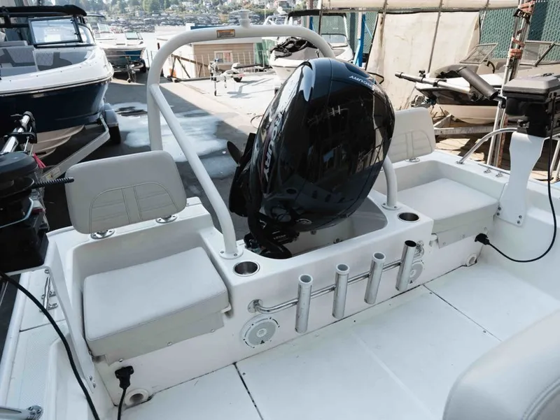 Slide: The Image of Boston Whaler 190 Montauk 2023 - 15