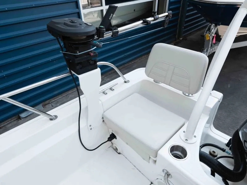Slide: The Image of Boston Whaler 190 Montauk 2023 - 7