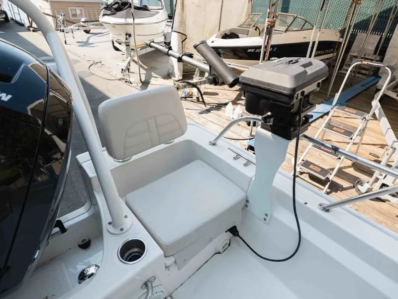 Slide: The Image of Boston Whaler 190 Montauk 2023 - 8