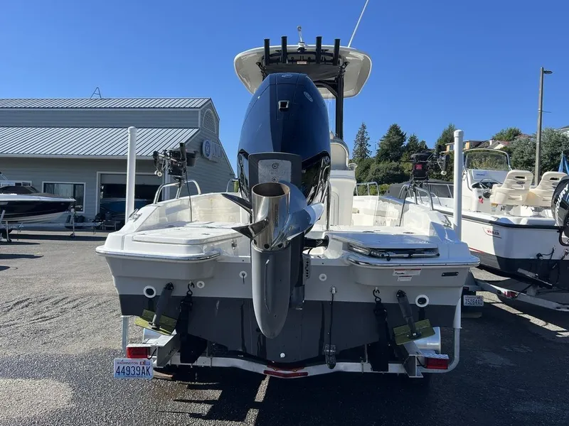 Slide: The Image of Boston Whaler 250 Dauntless 2023 - 2