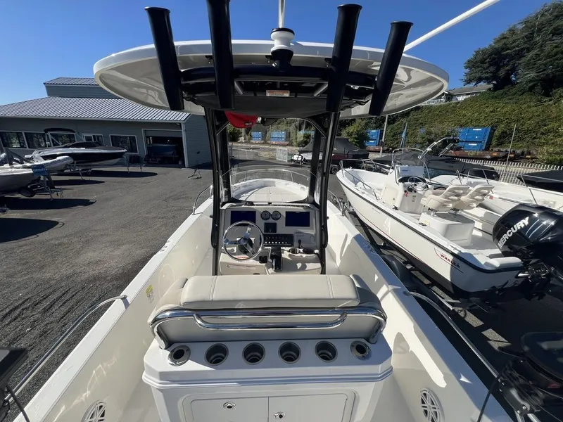 Slide: The Image of Boston Whaler 250 Dauntless 2023 - 6