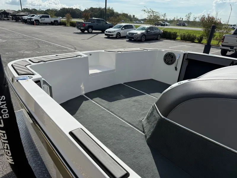 Slide: The Image of MasterCraft ProStar 2016 - 12