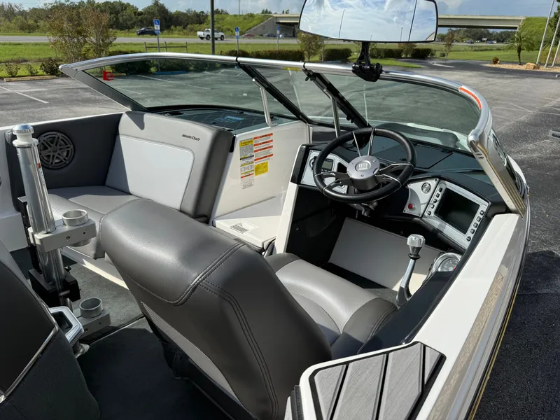 Slide: The Image of MasterCraft ProStar 2016 - 13