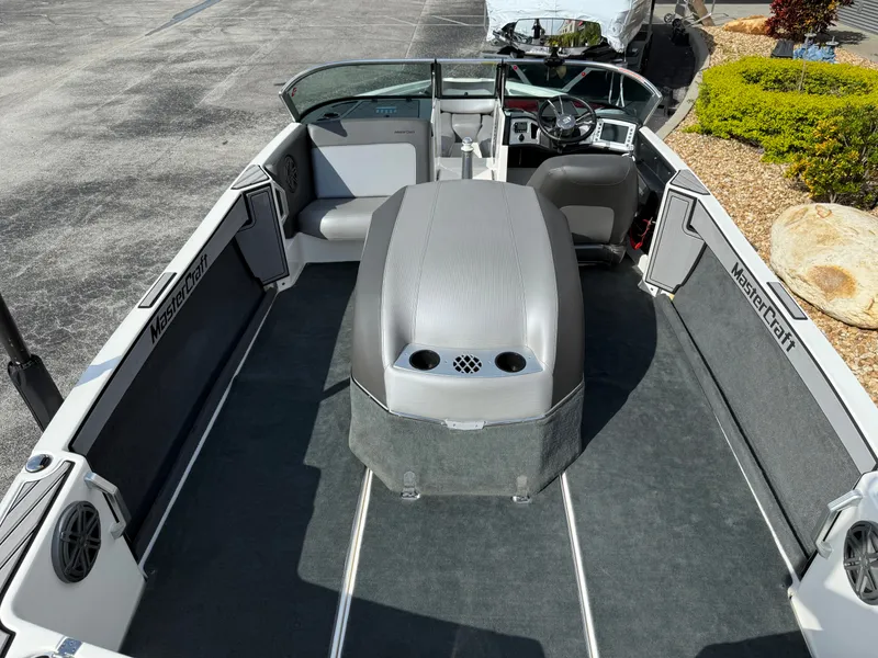 Slide: The Image of MasterCraft ProStar 2016 - 14