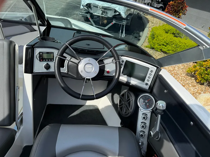 Slide: The Image of MasterCraft ProStar 2016 - 18