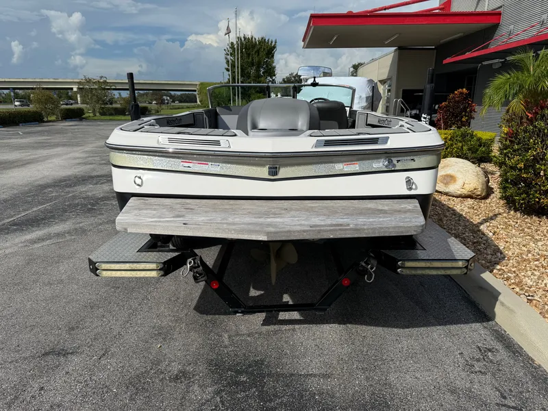 Slide: The Image of MasterCraft ProStar 2016 - 6