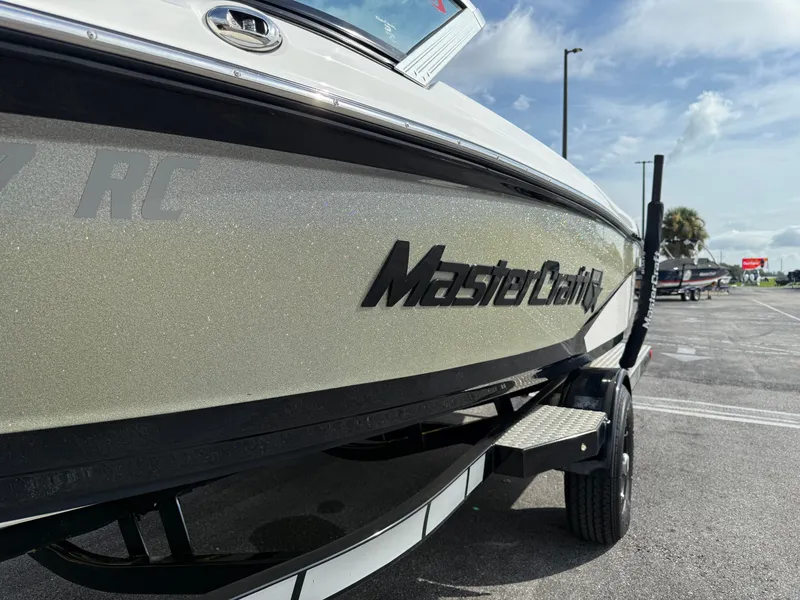 Slide: The Image of MasterCraft ProStar 2016 - 9