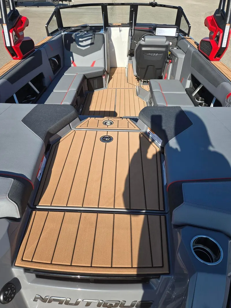 Slide: The Image of Nautique Super Air Nautique GS22 2026 - 11