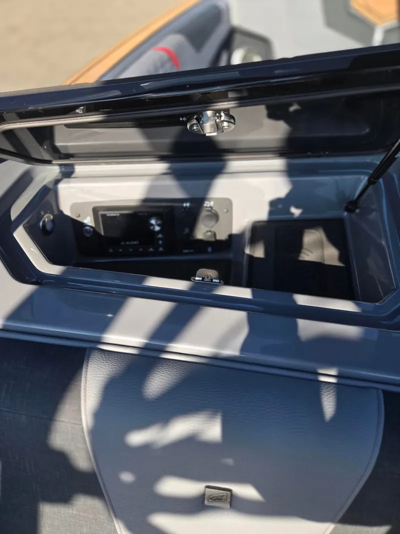 Slide: The Image of Nautique Super Air Nautique GS22 2026 - 17