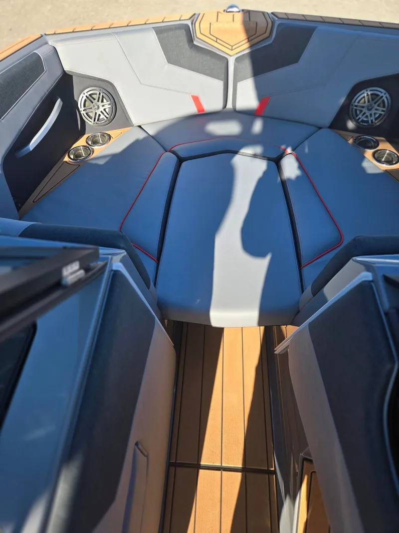 Slide: The Image of Nautique Super Air Nautique GS22 2026 - 18