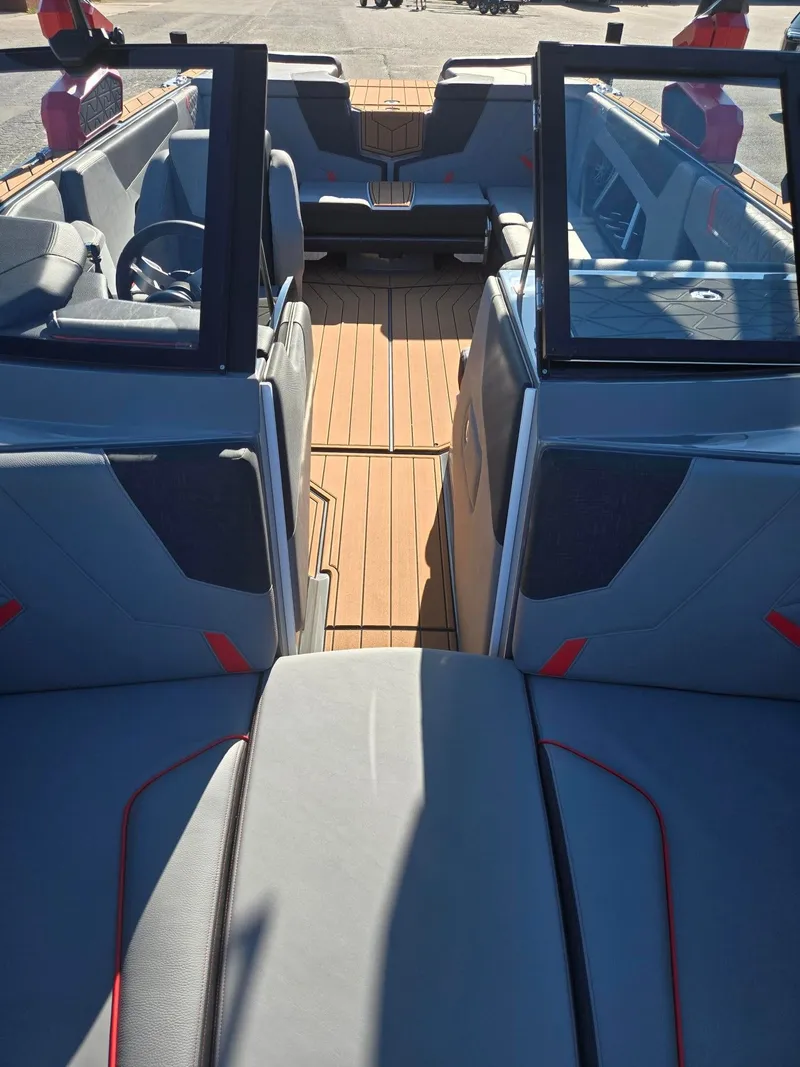 Slide: The Image of Nautique Super Air Nautique GS22 2026 - 19