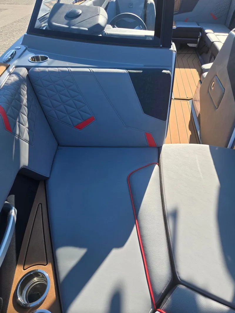 Slide: The Image of Nautique Super Air Nautique GS22 2026 - 20