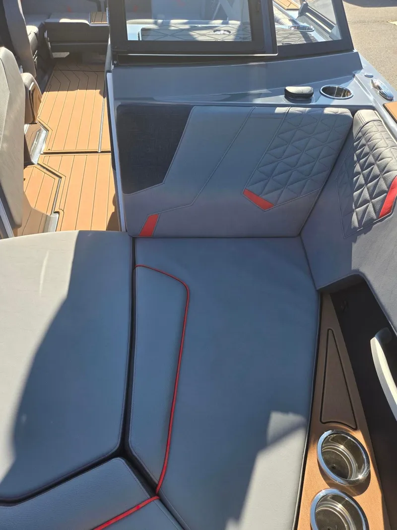 Slide: The Image of Nautique Super Air Nautique GS22 2026 - 21