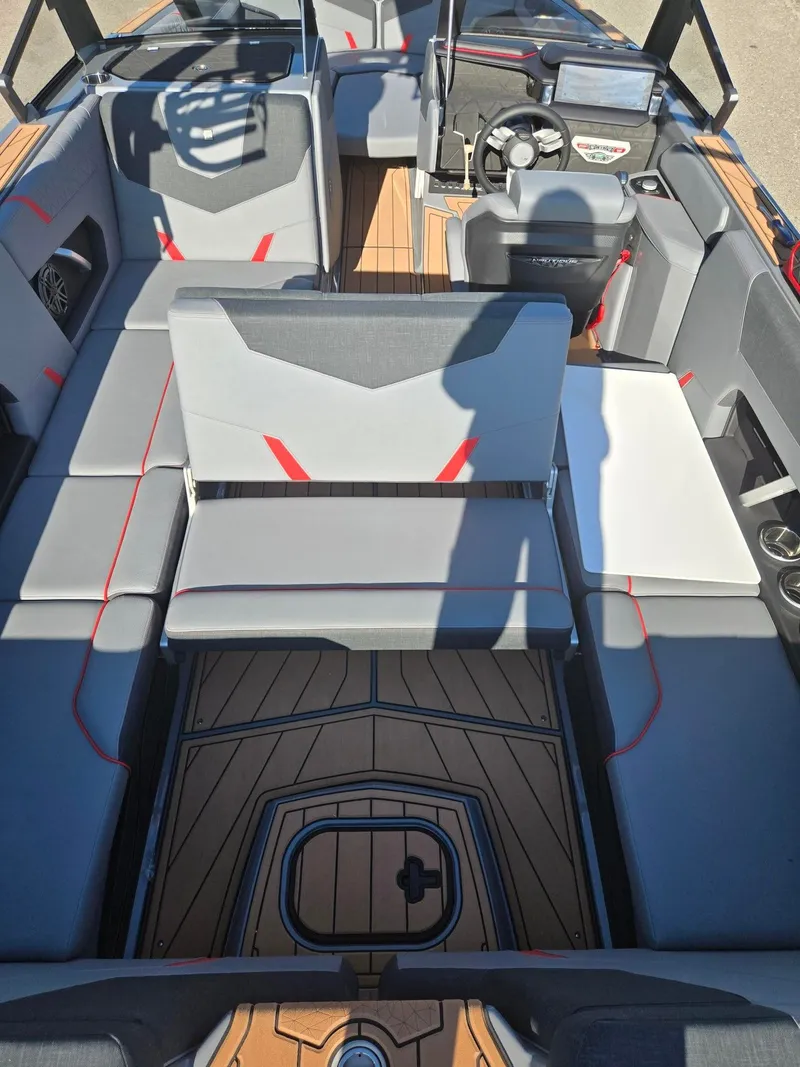 Slide: The Image of Nautique Super Air Nautique GS22 2026 - 25