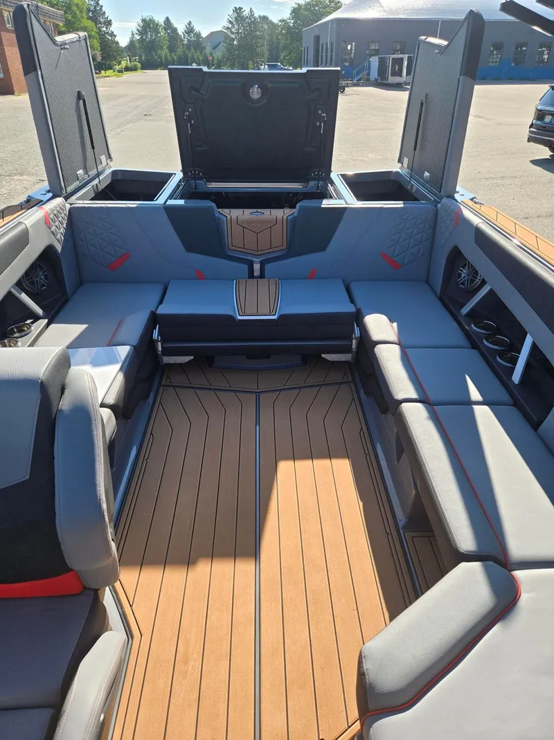 Slide: The Image of Nautique Super Air Nautique GS22 2026 - 26