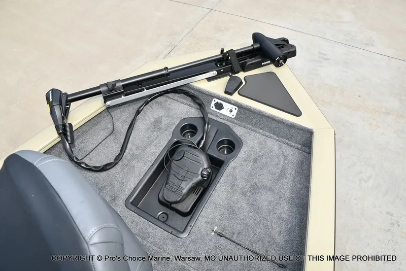 Slide: The Image of Tracker Pro Team 175 2026 - 10