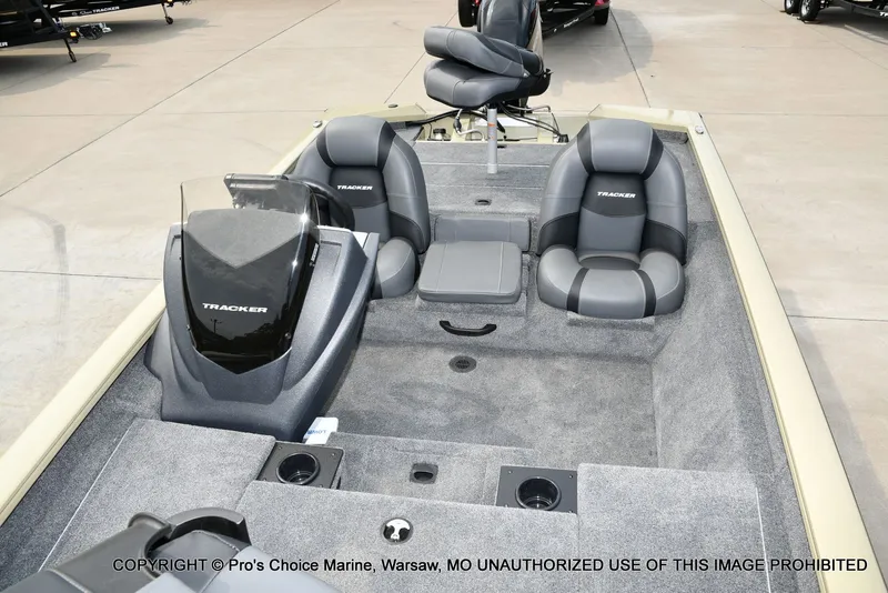 Slide: The Image of Tracker Pro Team 175 2026 - 11