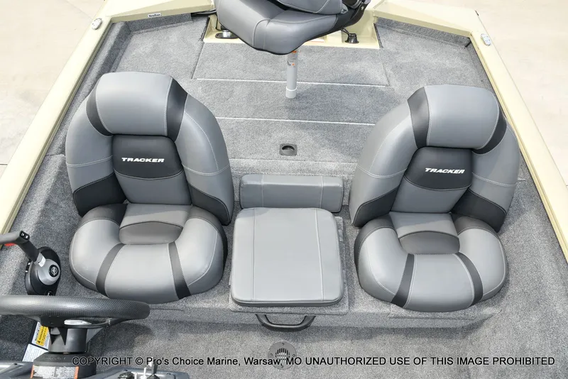 Slide: The Image of Tracker Pro Team 175 2026 - 12