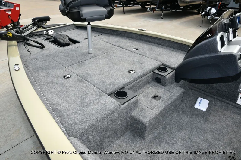 Slide: The Image of Tracker Pro Team 175 2026 - 13