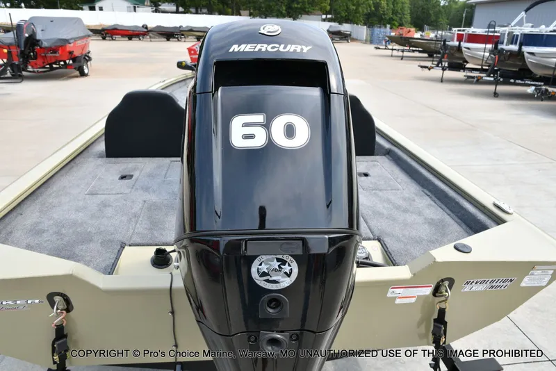 Slide: The Image of Tracker Pro Team 175 2026 - 16