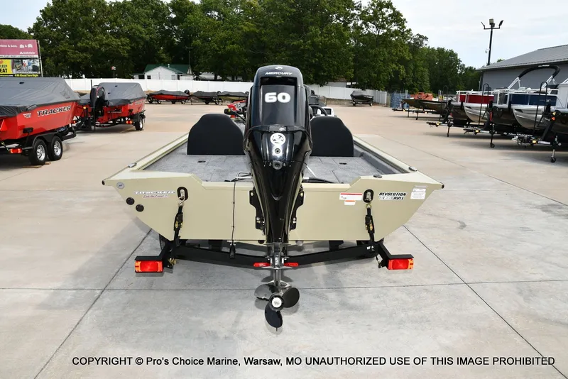 Slide: The Image of Tracker Pro Team 175 2026 - 21