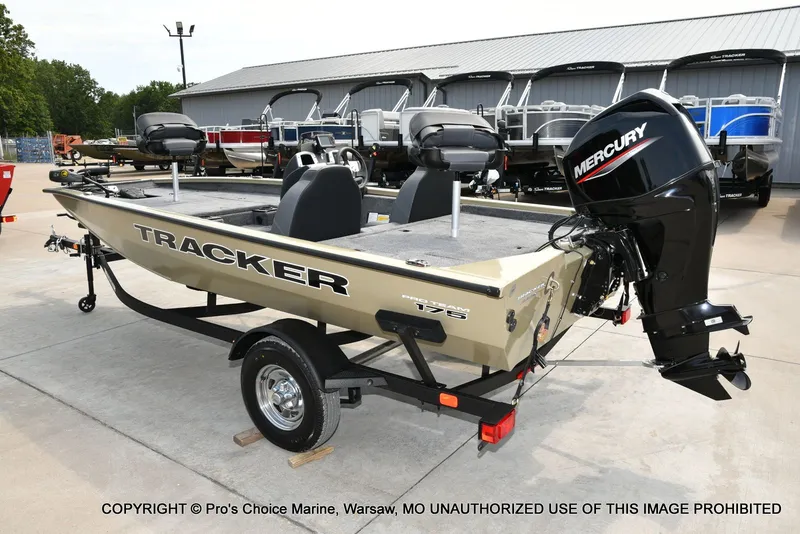 Slide: The Image of Tracker Pro Team 175 2026 - 22