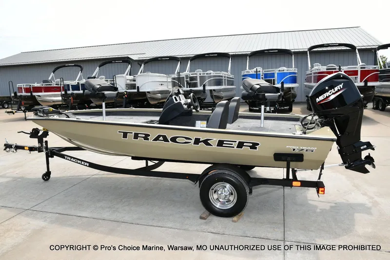 Slide: The Image of Tracker Pro Team 175 2026 - 23