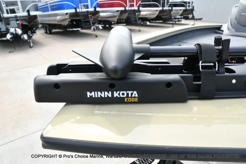 Slide: The Image of Tracker Pro Team 175 2026 - 25