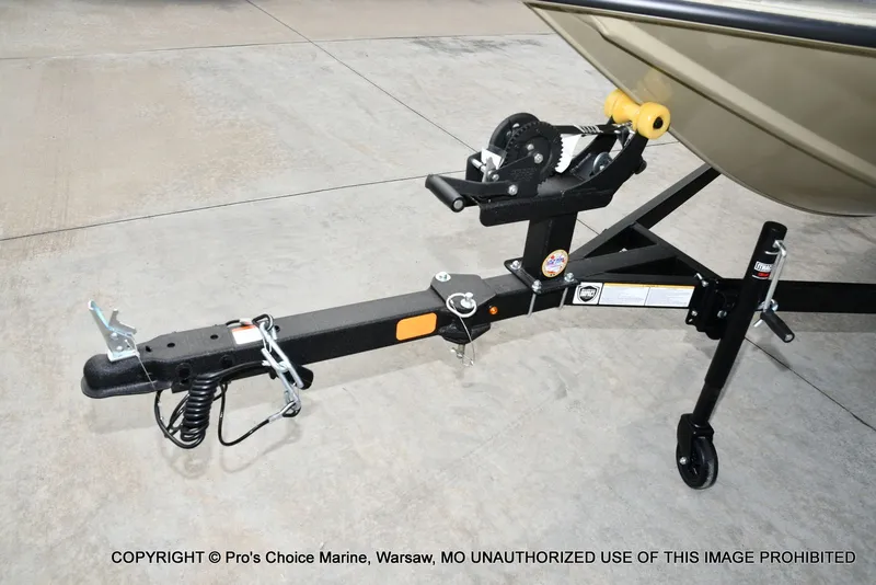 Slide: The Image of Tracker Pro Team 175 2026 - 27