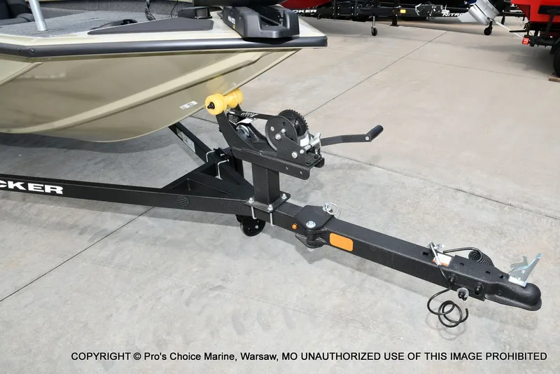 Slide: The Image of Tracker Pro Team 175 2026 - 28