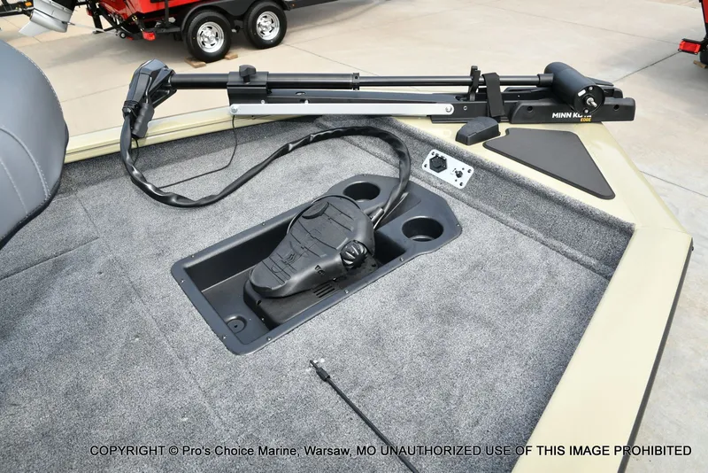 Slide: The Image of Tracker Pro Team 175 2026 - 29