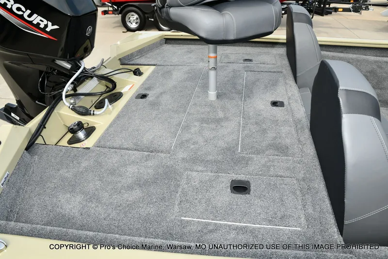 Slide: The Image of Tracker Pro Team 175 2026 - 32