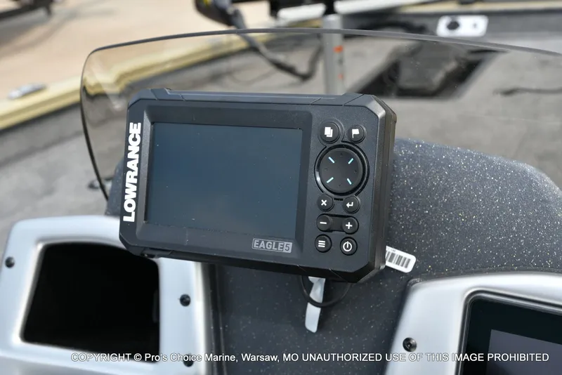 Slide: The Image of Tracker Pro Team 175 2026 - 34