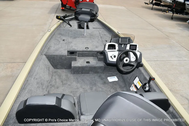 Slide: The Image of Tracker Pro Team 175 2026 - 36