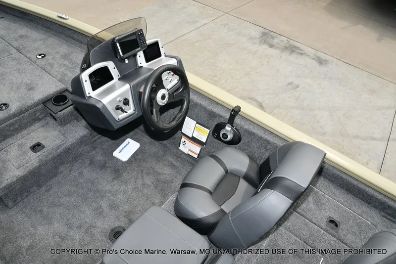 Slide: The Image of Tracker Pro Team 175 2026 - 37